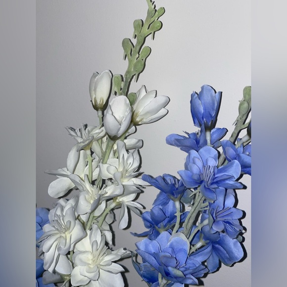 Delphinium Artificial Flowers (2 Blue + 2 white) Larkspur Silk Flowers Long Stem - Picture 3 of 3